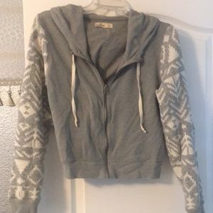Hollister Sweat Shirt / Sweater